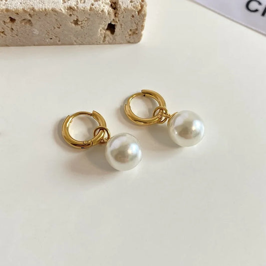 Meuxis Earrings - Freshwater Pearls